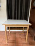 Matbord "Virrvarr"