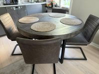 WoodenforgeMatbord, Ø 120 cm Mio med 4 Chatham stolar