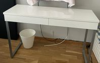 Fint skrivbord/sminkbord 