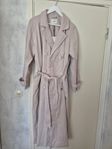 Stengrå trenchcoat i oversizemodell 