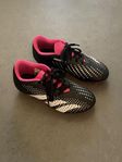 Adidas predator fotbollsskor storlek 32
