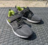 Svarta Gympaskor - Storlek 33