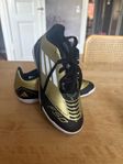Adidas inomhus-fotbollskor till barn