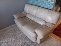 Skinnsoffa 2-sits! Billigt