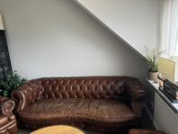 CHESTERFIELD SOFFA, fåtölj och bänk