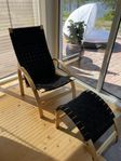 Fåtölj med fotpall