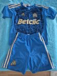 Fotbollströja och shorts 