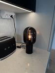 Svart lampa