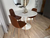Runt matbord RINGSTED + 3 stolar JONSTRUP