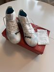 PUMA FUTURE 7 MATCH MG STORLEK 42