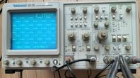 300MHz oscilloskop Tektronix 2465 med 4 prober