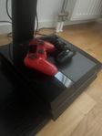 Välskött PlayStation 4 med 2 kontroller