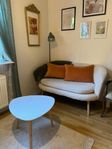 Soffa med soffbord 