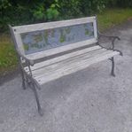 Trädgårdsbänk - Barnmodell - Gjutjärnsgavlar.