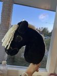 Svart fin käpphäst 
