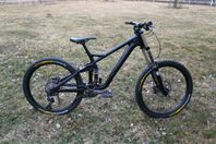 kona operator DH kolfiber