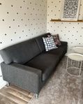 Grå soffa mått 220x85x85 cm fint skick