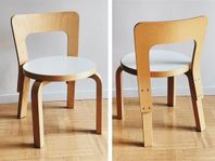 Alvar Aalto / Artek: 4 st barnstolar och ett runt bord