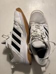Inneskor Adidas storlek 44