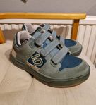 Jättefina adidas mtb skor, strl 33,5