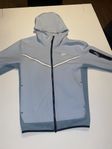 ljus blå Nike tech fleece 