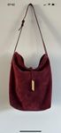 Little Liffner, Penne Bucket Bag i bordeaux mocka