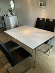 köksbord med 4 stolar 