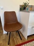 4 helt nya bruna stolar - 4 Very New Brown Chairs
