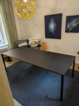 Fint modernt kontorsbord bortskänkes 240 x 100