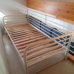 Säng från Ikea