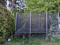 Rektangulär studsmatta skänkes