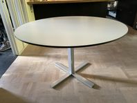 Runt ord i vitt kompaktlaminat diam 120cm