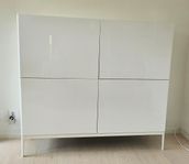 Vitt vitrinskåp från Ikea