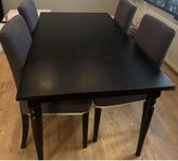 köksbord med stolar 