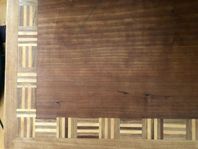 Bord med intarsia