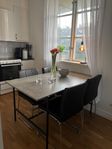 matbord och stolar