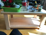 Trä soffbord-Mått: 112x 57 x 52 cm (B x D x H)
