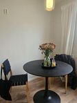 Svart matbord