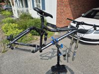 Kona Dawg Deluxe 2008 – Fin stigcykelram i bra skick
