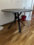 Fin runt köksbord 