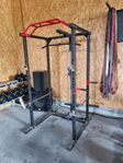 Powerrack med latsdrag
