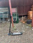 säljer min street sparkcykel 
