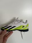 Fotbollsskor Adidas storlek 33