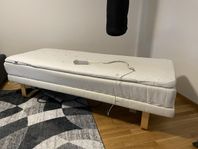 Ställbar säng
