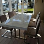 Dinner table 