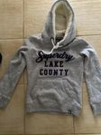 Superdry med prislapp kvar