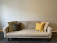 Johan, 3-sits soffa + pall