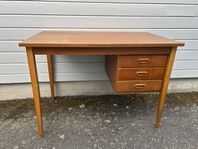 Skrivbord i teak 