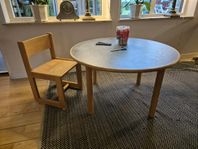 Barnbord med stol