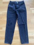 Svarta jeans med hål på knäna och hög midja Zara 36